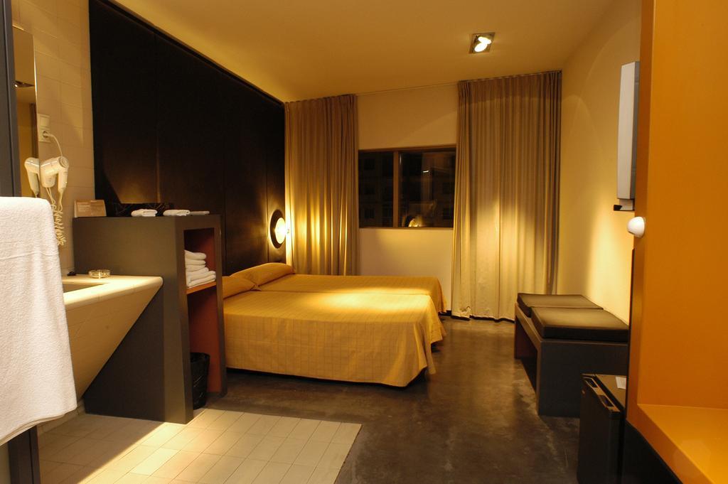 Hotel Ciutat Igualada ภายนอก รูปภาพ